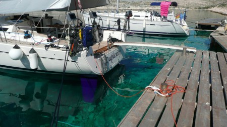 Cristal clear shallow water, twin rudders not as deep as one single, but here we need to convert 3 meter carbon "back seat" to passerelle
